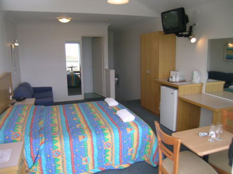 A Great Ocean View Motel - Tourism Guide 3